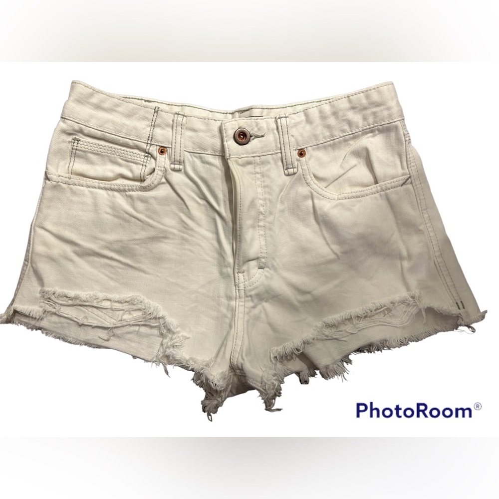 Free People off white jean short; size 27 (4).